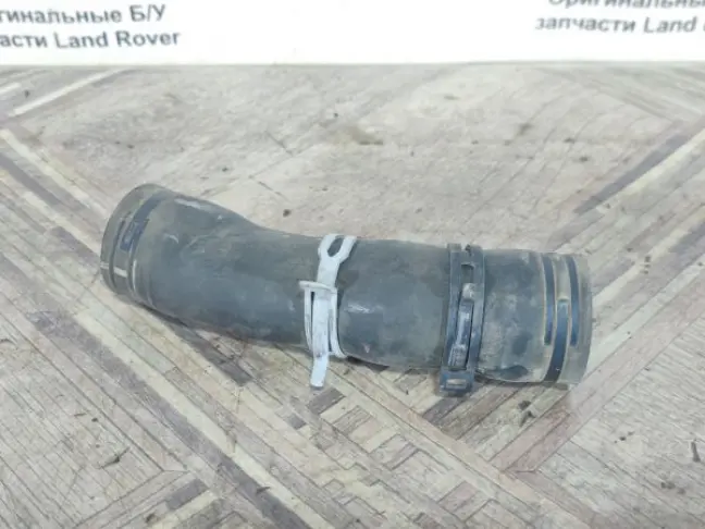 Патрубок охлаждения Range Rover 3 L322 5.0