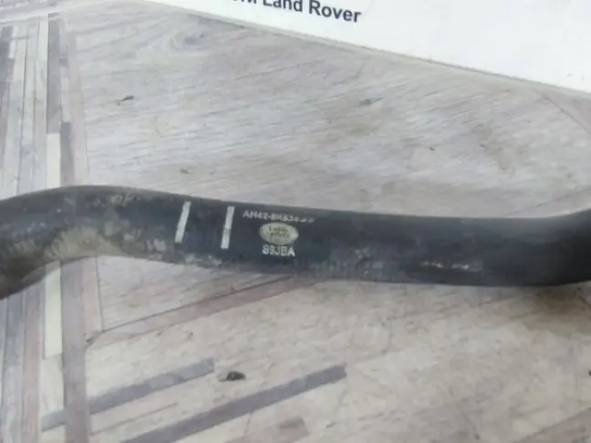 Патрубок охлаждения Range Rover 3 L322 5.0