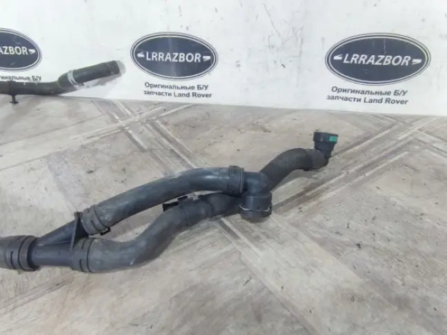 Патрубок охлаждения Range Rover 3 L322 5.0
