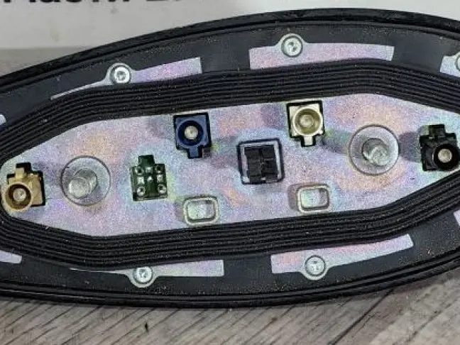 Антенна Jaguar XE I (2015—2019)