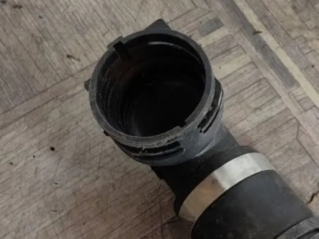 Патрубок радиатора Range Rover Sport 2 L494