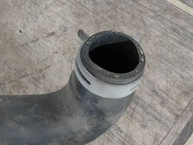 Патрубок радиатора Range Rover Sport 2 L494