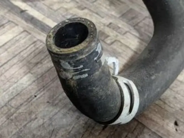 Патрубок радиатора Range Rover Sport 2 L494