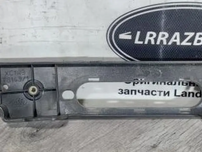 Кронштейн крыла правый  Range Rover Sport 2 L494