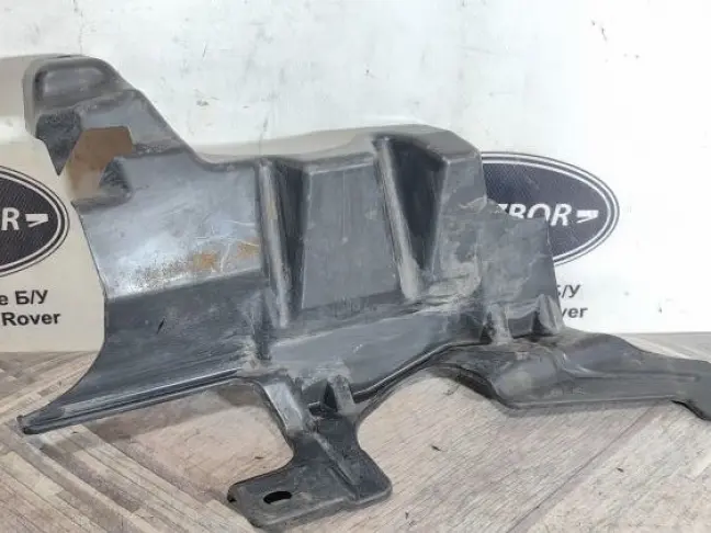 Пыльник двигателя левый Range Rover Sport 2 L494