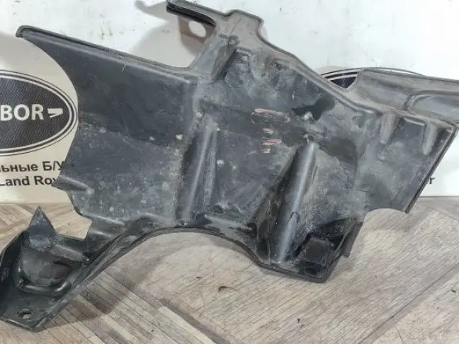 Пыльник двигателя левый Range Rover Sport 2 L494