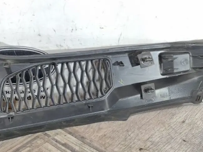 Обшивка багажника левая Discovery 5 L462