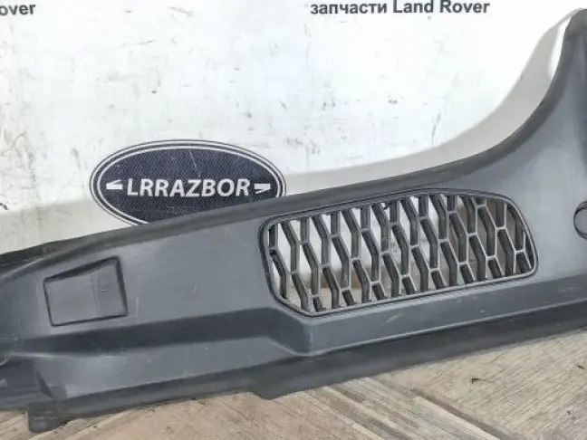 Обшивка багажника левая Discovery 5 L462