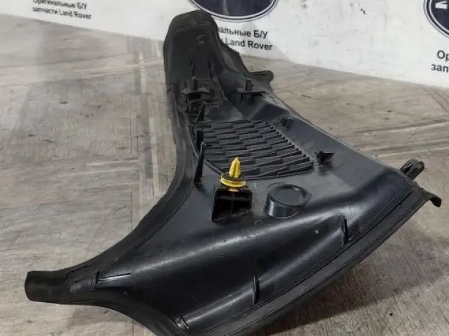 Обшивка багажника левая Discovery 5 L462