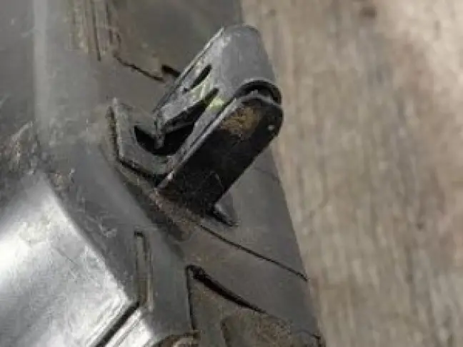 Обшивка багажника левая Discovery 5 L462