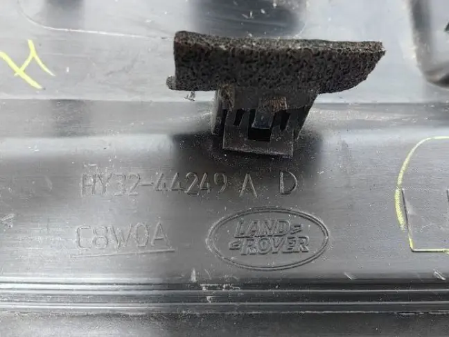 Обшивка багажника левая Discovery 5 L462