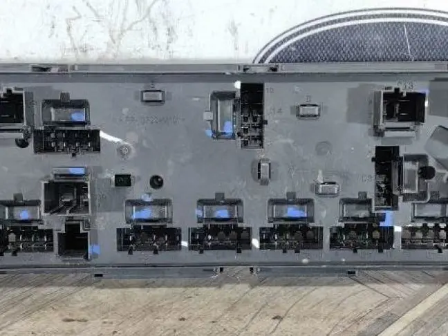 Блок предохранителей  Range Rover Sport 2 L494