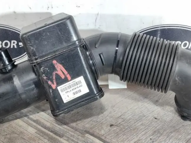 Патрубок воздушный  Range Rover Sport 2 L494