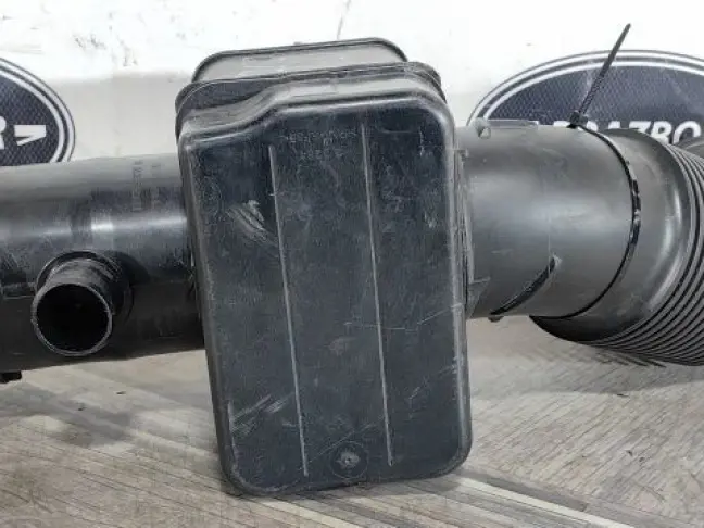 Патрубок воздушный  Range Rover Sport 2 L494