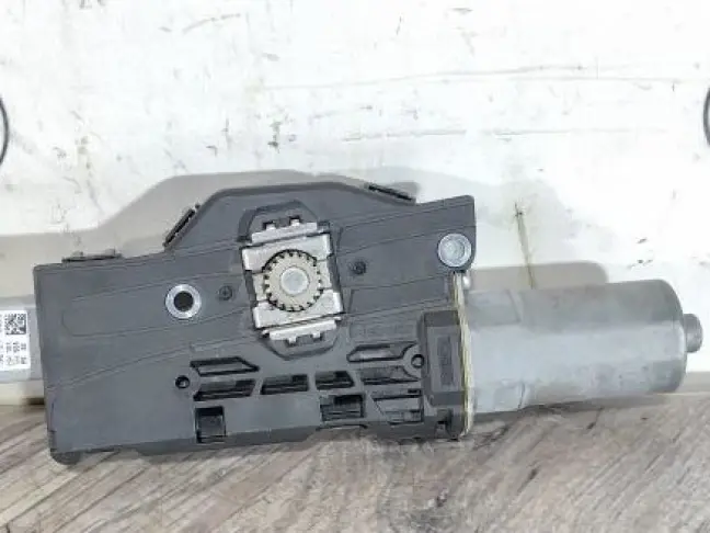 Моторчик люка передний Land Rover Discovery 5 L462