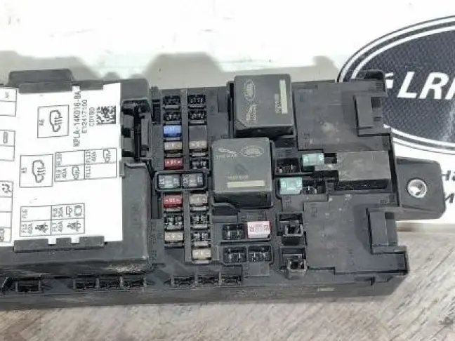 Блок предохранителей Range Rover Sport 2 L494