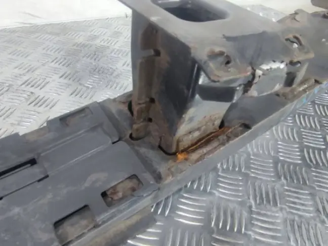 Усилитель переднего бампера Range Rover Sport L320