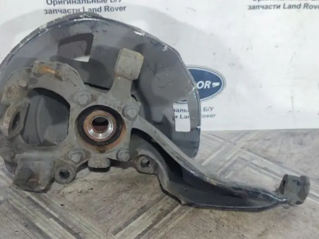 Кулак передний правый Range Rover Sport L320 09-13