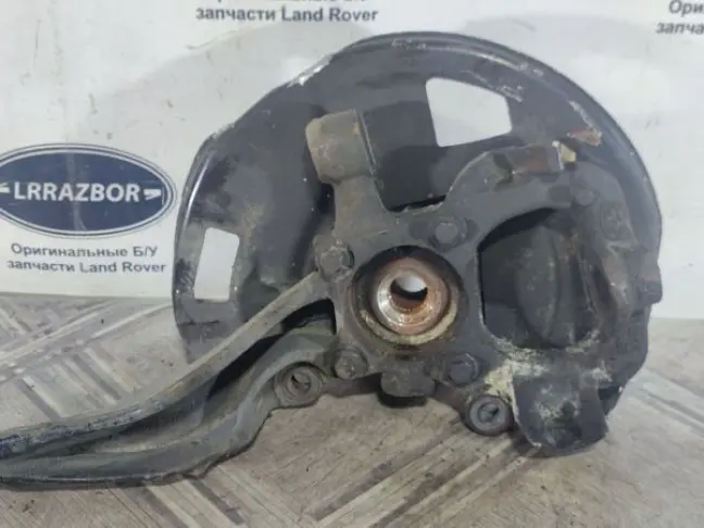 Кулак передний левый  Range Rover Sport L320 09-13