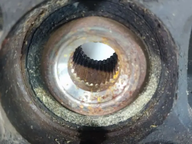 Кулак передний левый  Range Rover Sport L320 09-13