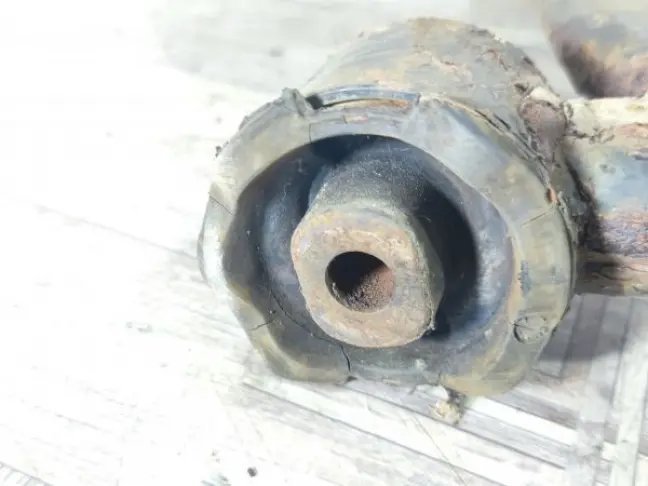 Рычаг передний нижний левый DISCOVERY 3/4 L319