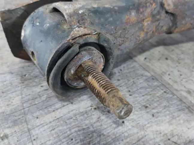 Рычаг передний нижний левый DISCOVERY 3/4 L319