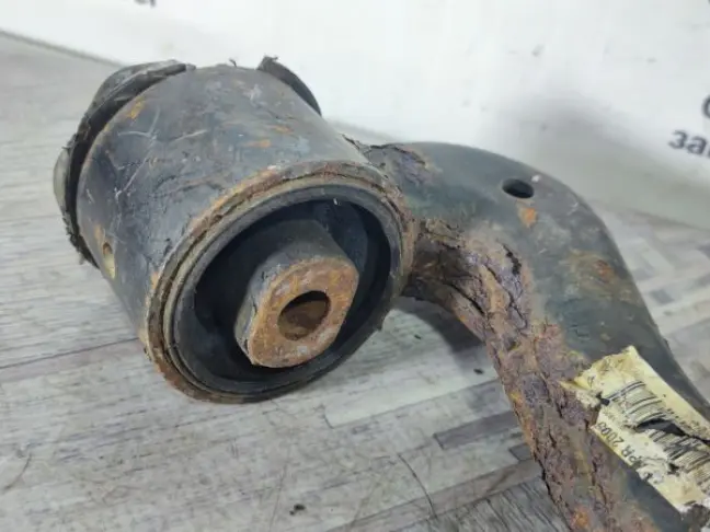 Рычаг передний нижний левый DISCOVERY 3/4 L319