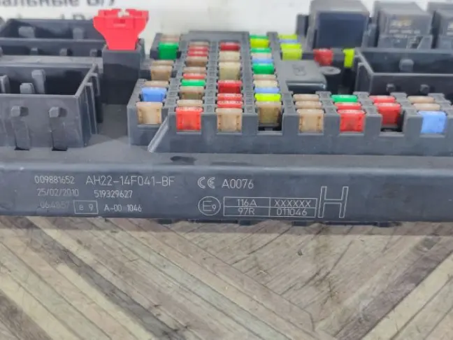 Блок предохранителей салонный DISCOVERY 4 L319 3.0