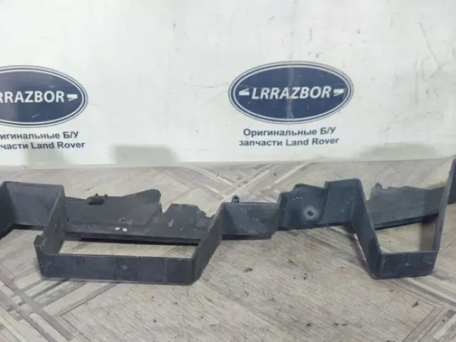 Кронштейн бампера правый Range Rover Sport L320