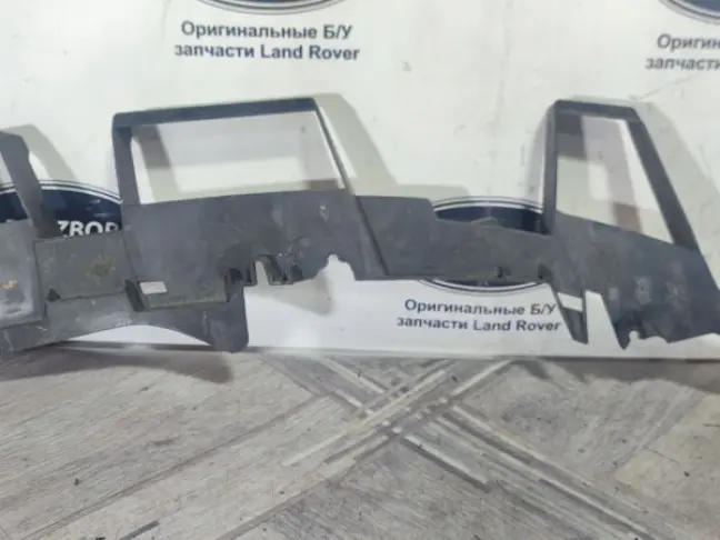 Кронштейн бампера правый Range Rover Sport L320