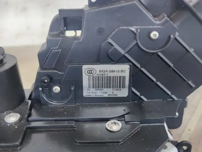 Замок двери задней правой Range Rover Sport L320