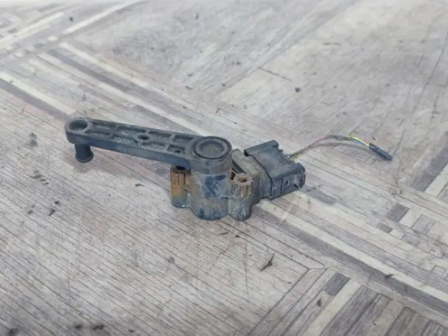 Датчик кузова передний DISCOVERY 4 L319 3.0