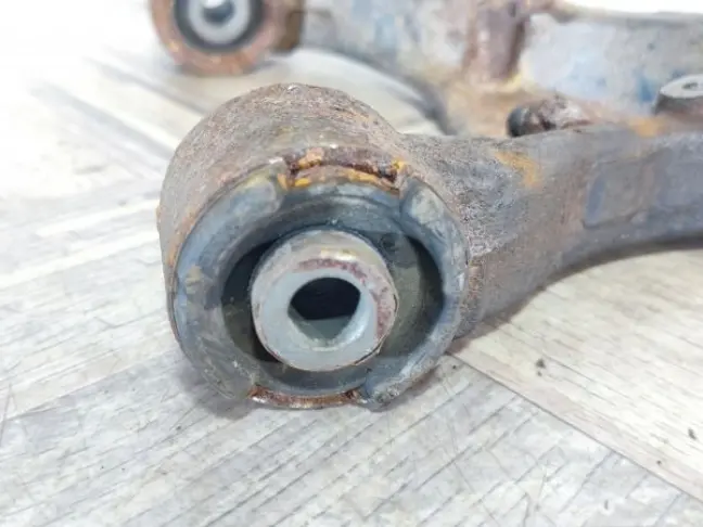 Рычаг передний верхн правый Land Rover Sport L320