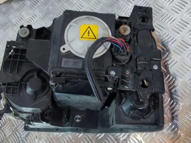 Фара правая адаптивная DISCOVERY 3 L319 05-09