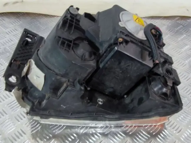 Фара правая адаптивная DISCOVERY 3 L319 05-09