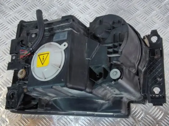 Фара правая адаптивная DISCOVERY 3 L319 05-09