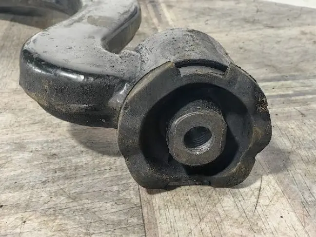 Рычаг передний нижний правый Land Rover Sport L320