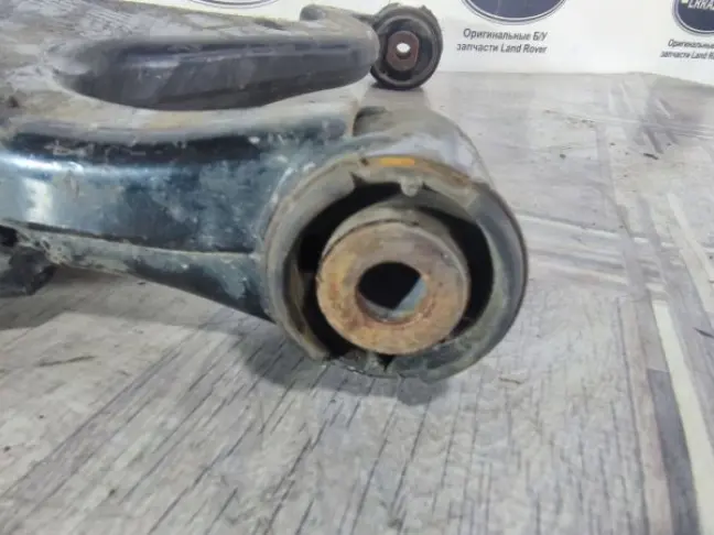 Рычаг передний нижний левый Range Rover Sport L320