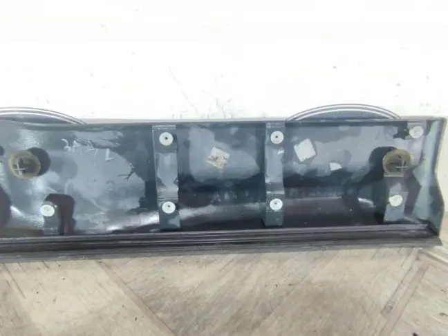 Молдинг двери задний левый  Range Rover Sport 320