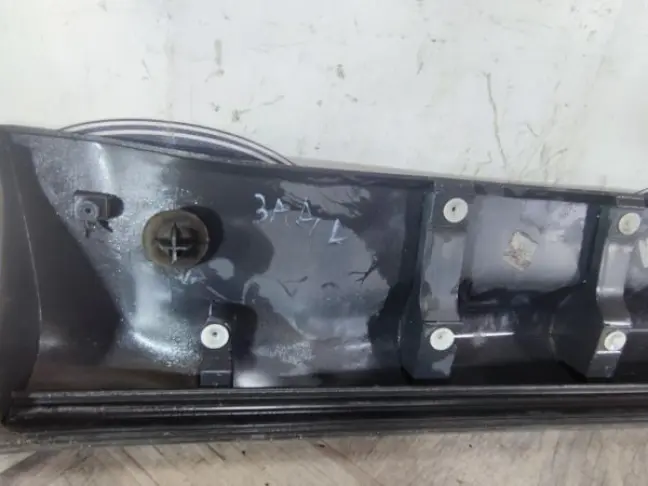 Молдинг двери задний левый  Range Rover Sport 320