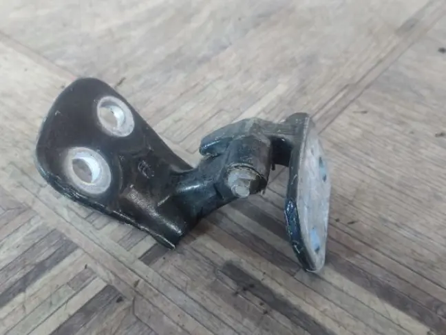 Петля двери верхняя левая Range Rover Sport L320