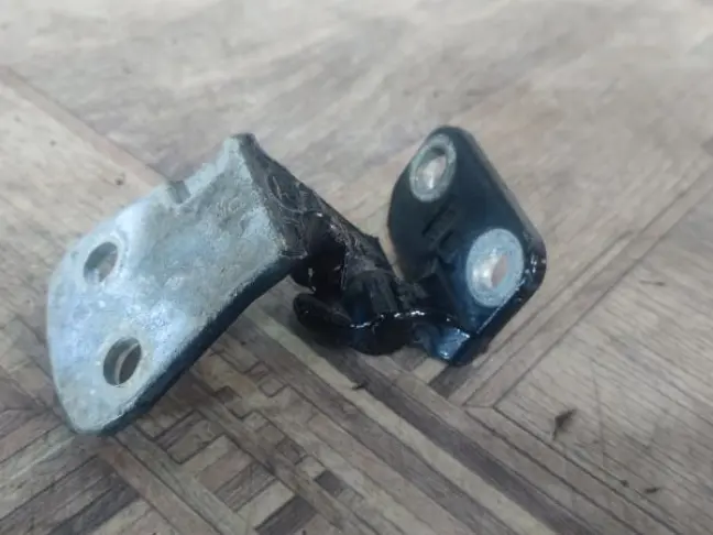 Петля двери верхняя левая Range Rover Sport L320