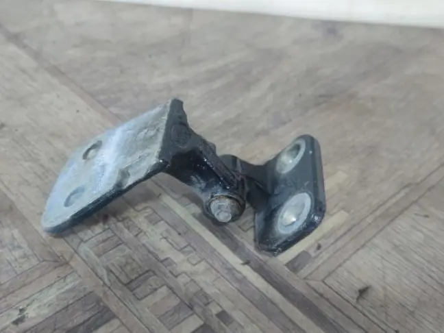 Петля двери верхняя правая Range Rover Sport L320