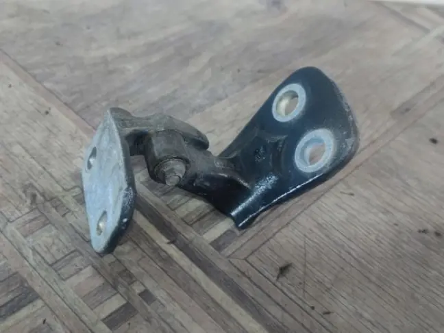 Петля двери верхняя правая Range Rover Sport L320