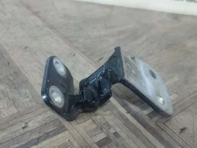 Петля двери верхняя правая Range Rover Sport L320