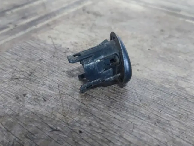 Кронштейн датчика парковки DISCOVERY 3 L319 05-09