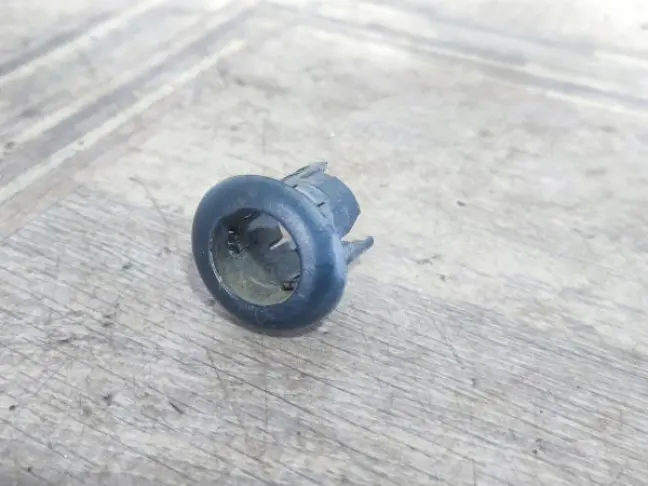 Кронштейн датчика парковки DISCOVERY 3 L319 05-09