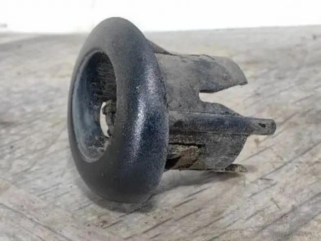 Кронштейн датчика парковки DISCOVERY 3 L319 05-09