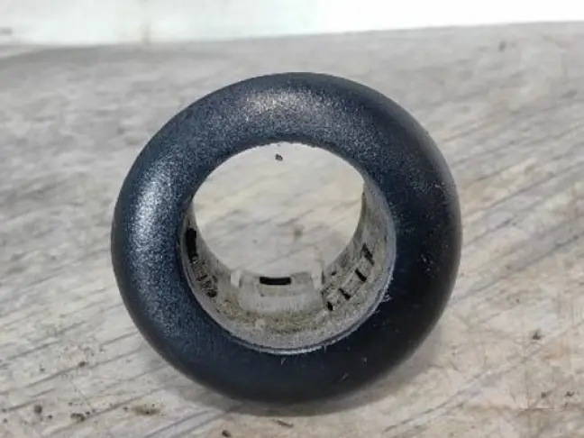 Кронштейн датчика парковки DISCOVERY 3 L319 05-09