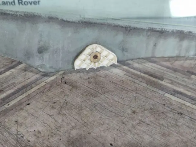 Стекло двери передней правой DISCOVERY 3/4 L319